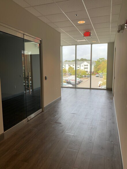 More Photos Of 6740 Rock Spring Rd, Wilmington Office For Lease