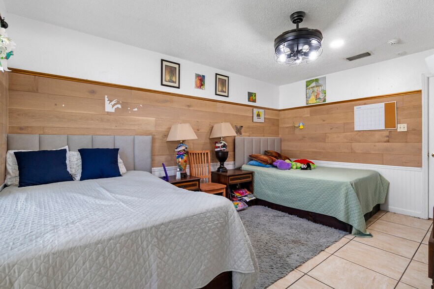 More Photos Of 613 Forest Hills Dr, Brandon Assisted Living For Lease