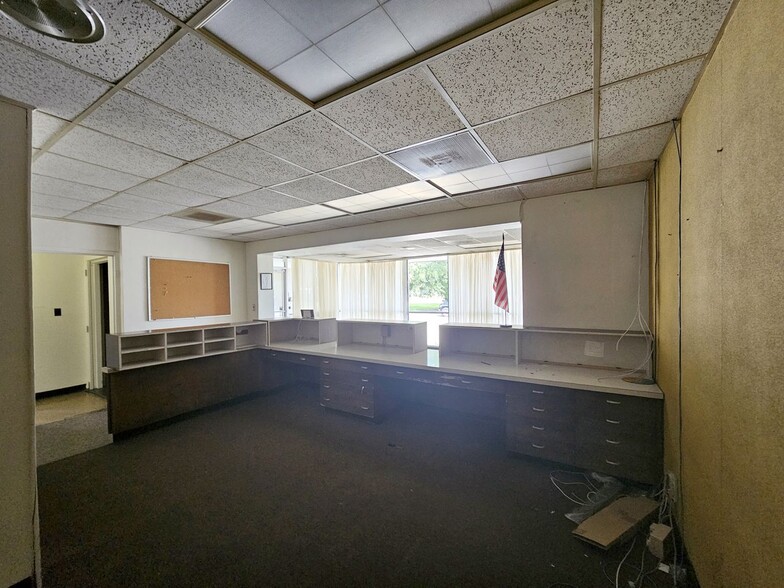 More Photos Of 425 S Lee St, Whiteville Office For Sale