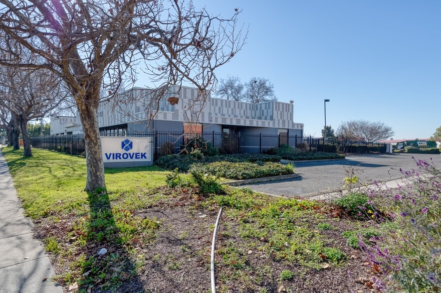 More Photos Of 22421-22429 Hesperian Blvd, Hayward Research And Development For Sale