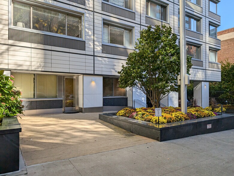 More Photos Of 211 E 70th St, New York Apartments For Lease