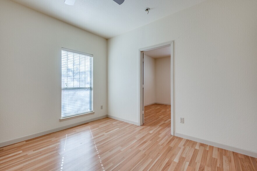 More Photos Of 2002 Moser Ave, Dallas Land For Sale