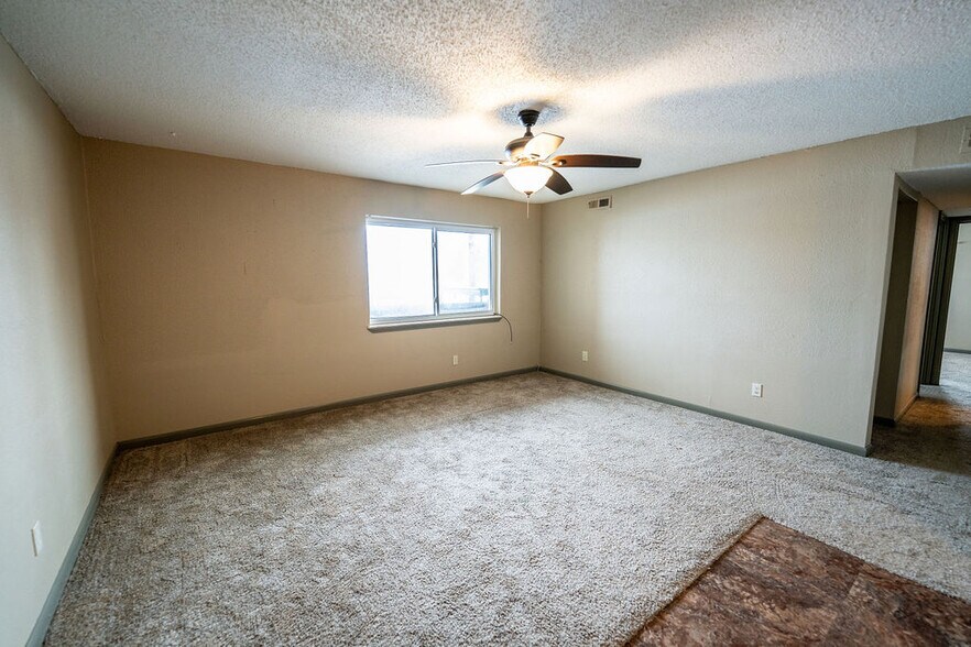 More Photos Of 300 E Windsor, Arkansas City Apartments For Sale