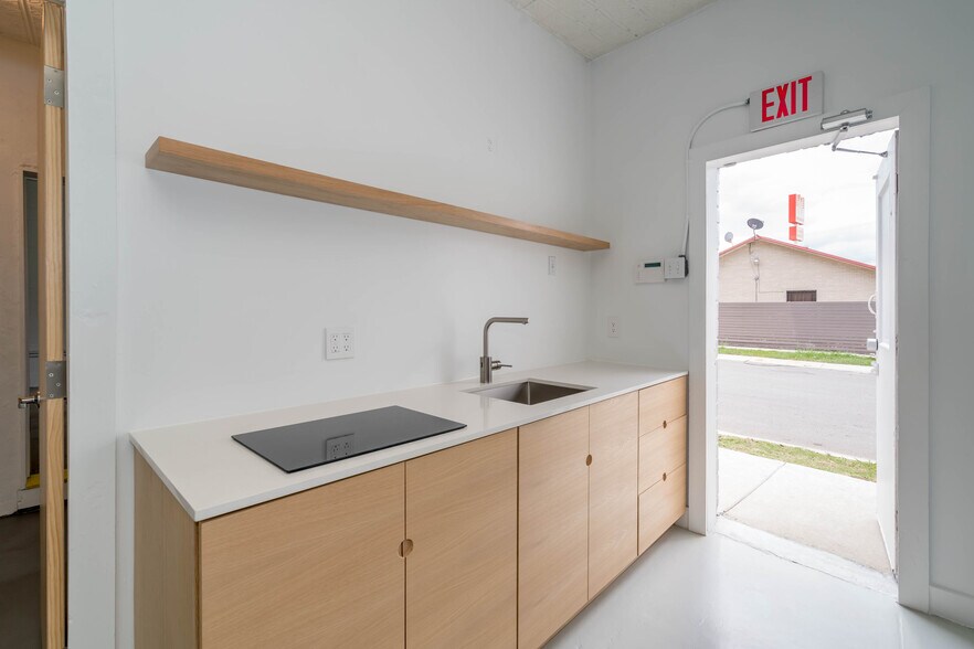 More Photos Of 1020 Roosevelt Ave, San Antonio Freestanding For Sale