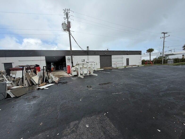 More Photos Of 1815 10th Ave N, Lake Worth Beach Warehouse For Lease