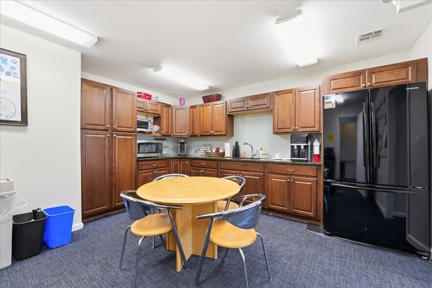 More Photos Of 96 Freneau Ave, Matawan Office For Sale