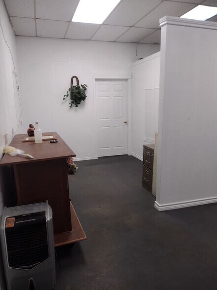 More Photos Of 126 S Dixie Blvd, Odessa Office For Sale