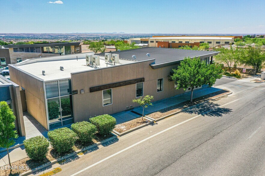 More Photos Of 6301 Northern Pass Dr, El Paso Office For Sale