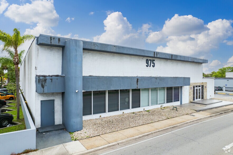 More Photos Of 975 N Miami Beach Blvd, North Miami Beach Coworking Space