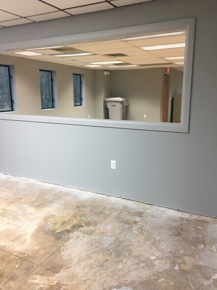 More Photos Of 69 Readington Rd, Branchburg Showroom For Lease
