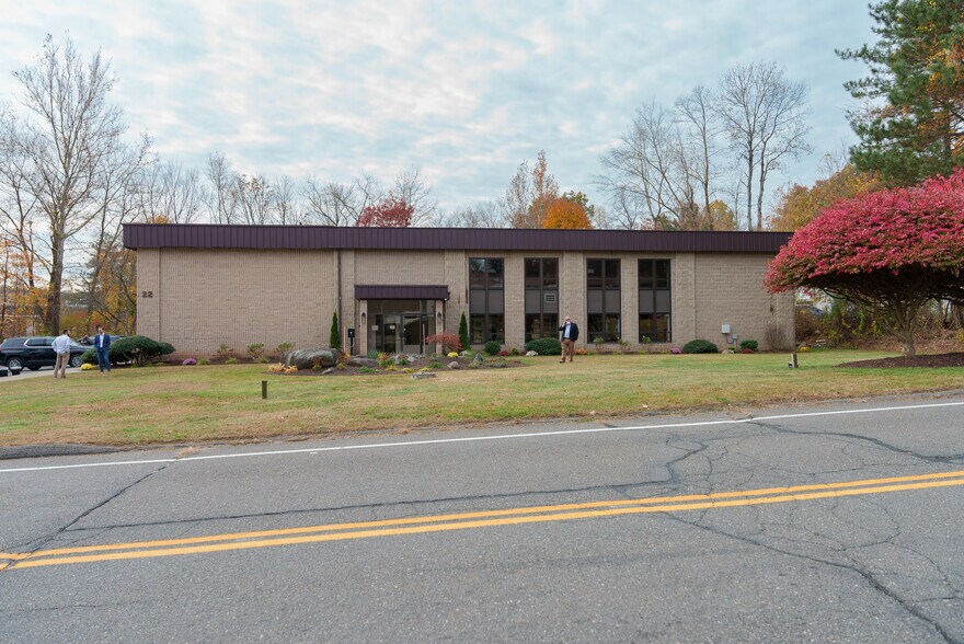 More Photos Of 22 Commerce Rd, Newtown Light Manufacturing For Lease