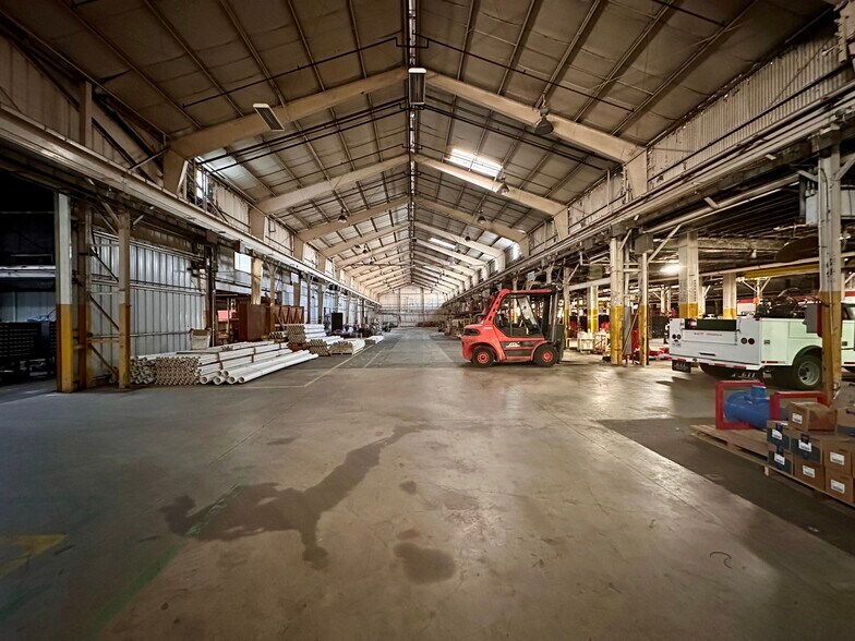 More Photos Of 5306 Clinton Dr, Houston Manufacturing For Lease