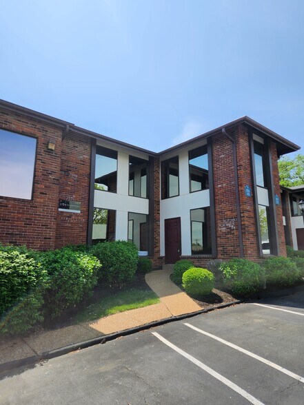 More Photos Of 101-279 Clarkson Executive Park, Ellisville Office For Lease