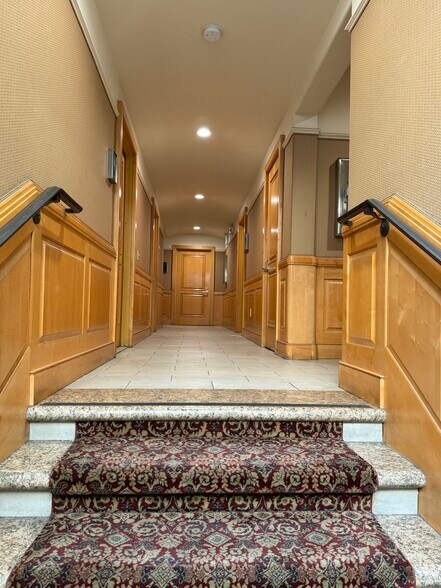 More Photos Of 1554 S Sepulveda Blvd, Los Angeles Office For Lease