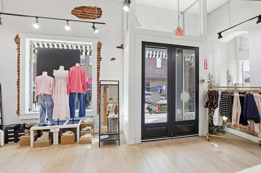 More Photos Of 101 W Louisiana St, McKinney Storefront Retail Office For Lease