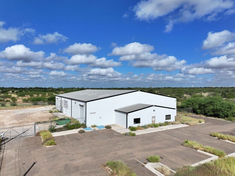 Primary Photo Of 149 Eagle Ford Rd, Cotulla Warehouse For Lease
