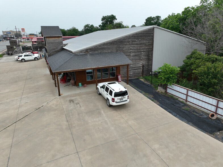 More Photos Of 409 E Central Ave, Comanche Garden Center For Sale