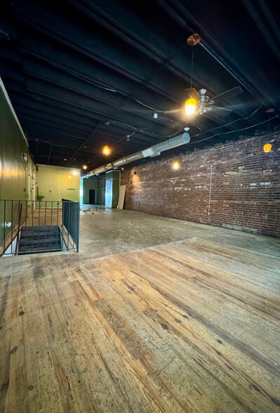 More Photos Of 606-608 S Main St, Greenville Storefront Retail Office For Lease