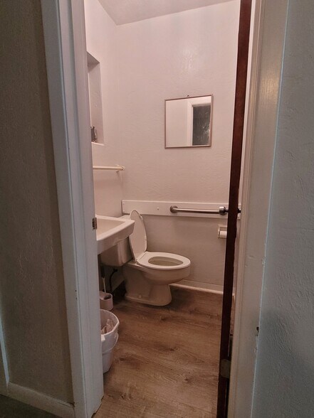 More Photos Of 1108 N Dixie Fwy, New Smyrna Beach Funeral Home For Sale