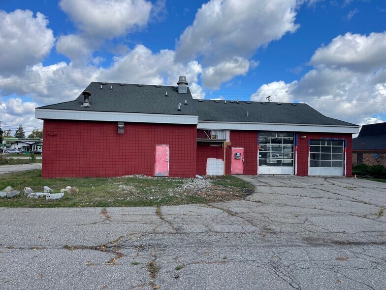 More Photos Of 530 E Saginaw Hwy, Grand Ledge Auto Repair For Sale