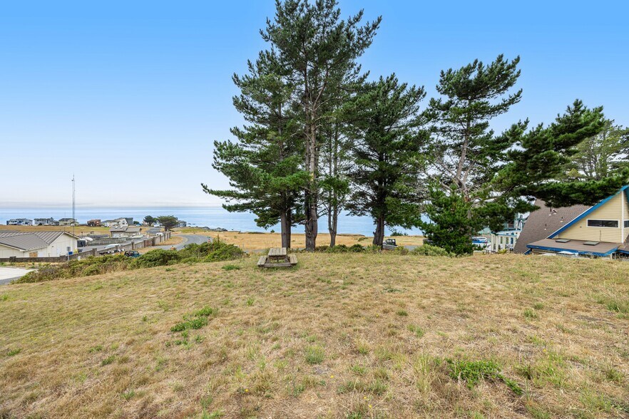 More Photos Of 129 Lower Pacific Dr, Whitethorn General Retail For Sale