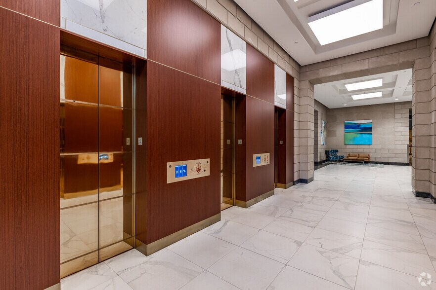 More Photos Of 390 N Orange Ave, Orlando Office For Lease