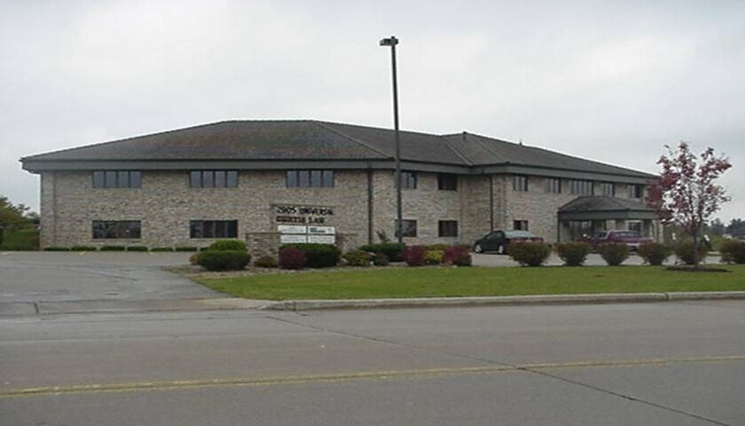 Primary Photo Of 2905 Universal St, Oshkosh Office For Lease