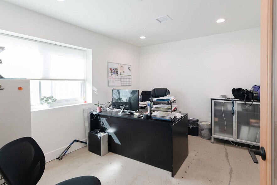 More Photos Of 15206 Grevillea Ave, Lawndale Warehouse For Lease