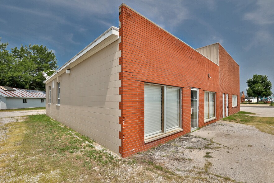 More Photos Of 205 S Old Route 66, Hamel Service For Lease