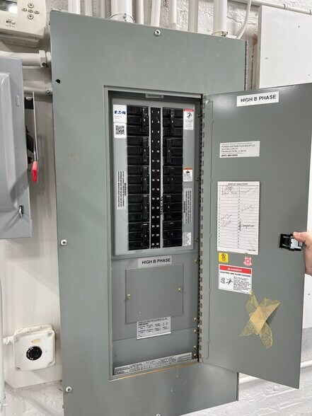 More Photos Of 3200 W Le Moyne Ave, Stone Park Warehouse For Sale