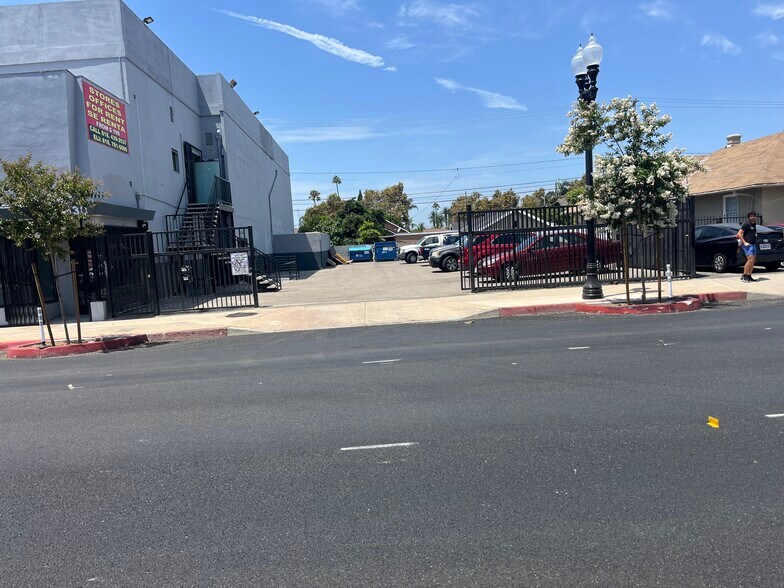 More Photos Of 830 S Main St, Santa Ana Freestanding For Lease