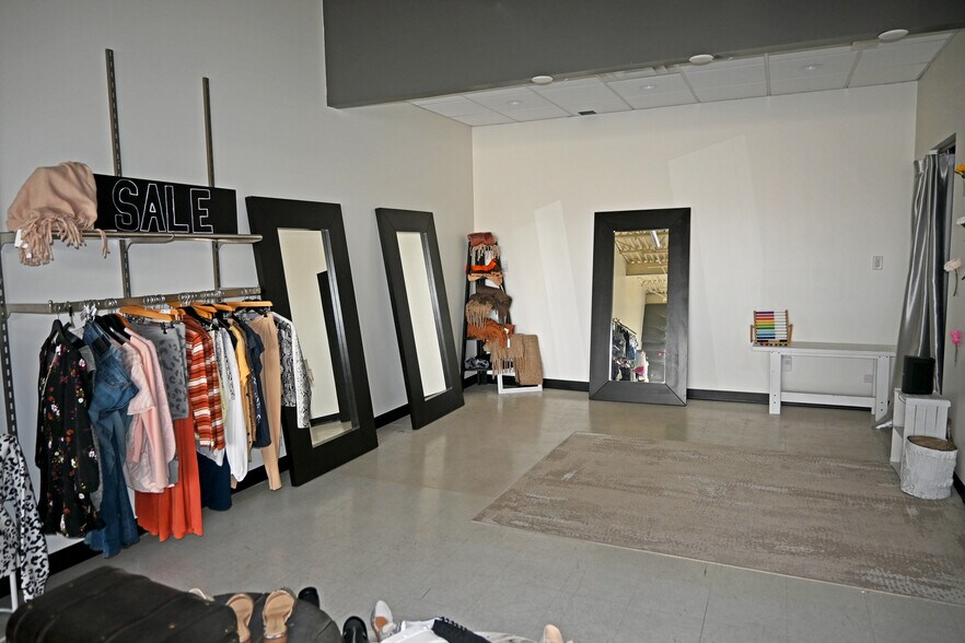 More Photos Of 3215 49 Ave, Red Deer Storefront For Lease