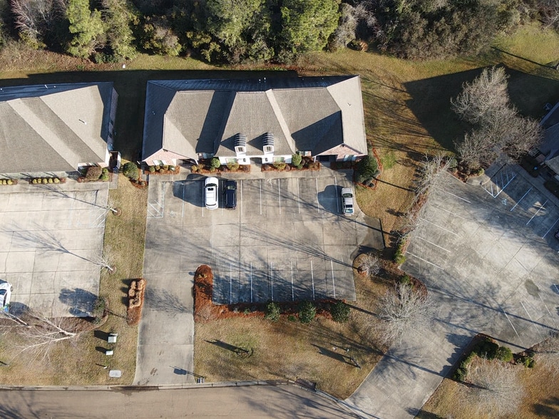 More Photos Of 302 Highland Park Cove, Ridgeland Medical For Sale