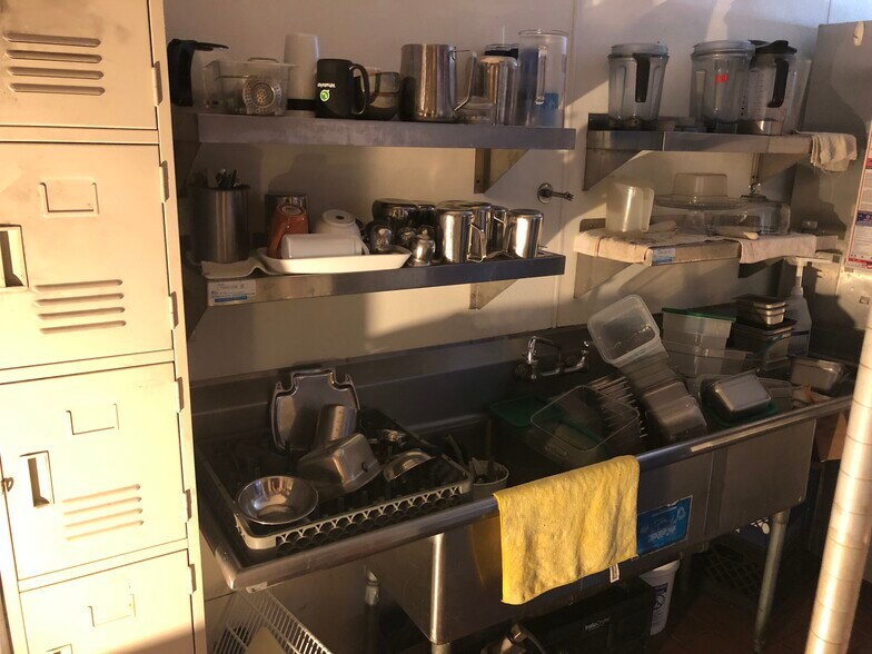 More Photos Of 26027 Eden Landing Rd, Hayward Storefront For Lease