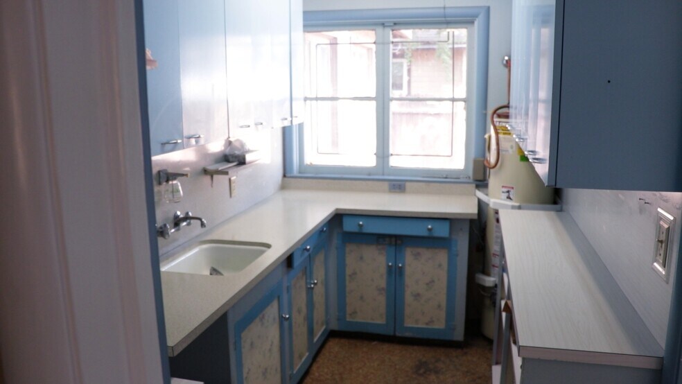 More Photos Of 403 N L St, Dinuba Medical For Lease