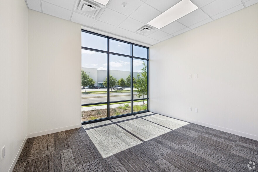 More Photos Of 19150 Marketplace Ave, Kyle Manufacturing For Lease