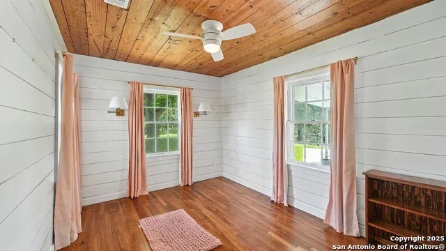 More Photos Of 105 NW River Rd, Martindale Specialty For Sale