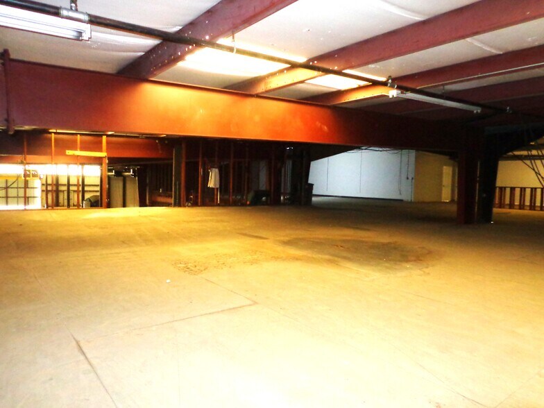 More Photos Of 502 7th St, Lake Charles Warehouse For Sale