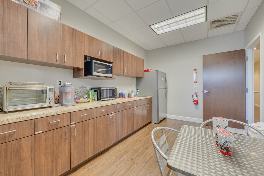 More Photos Of 1314 S Fort Harrison Ave, Clearwater Office For Sale