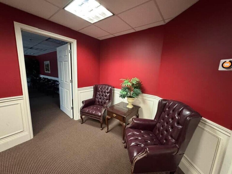More Photos Of 222-224 Main St, Salem Office For Lease