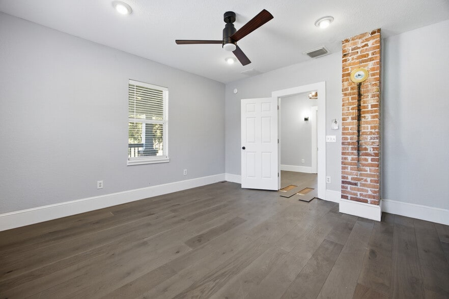 More Photos Of 527 NE 8th Ave, Ocala Office Residential For Sale
