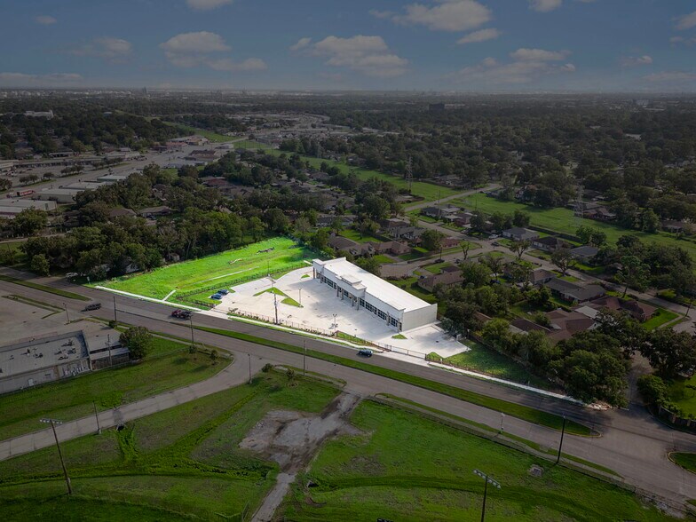 More Photos Of 2215 Allen Genoa Rd, Pasadena Showroom For Sale