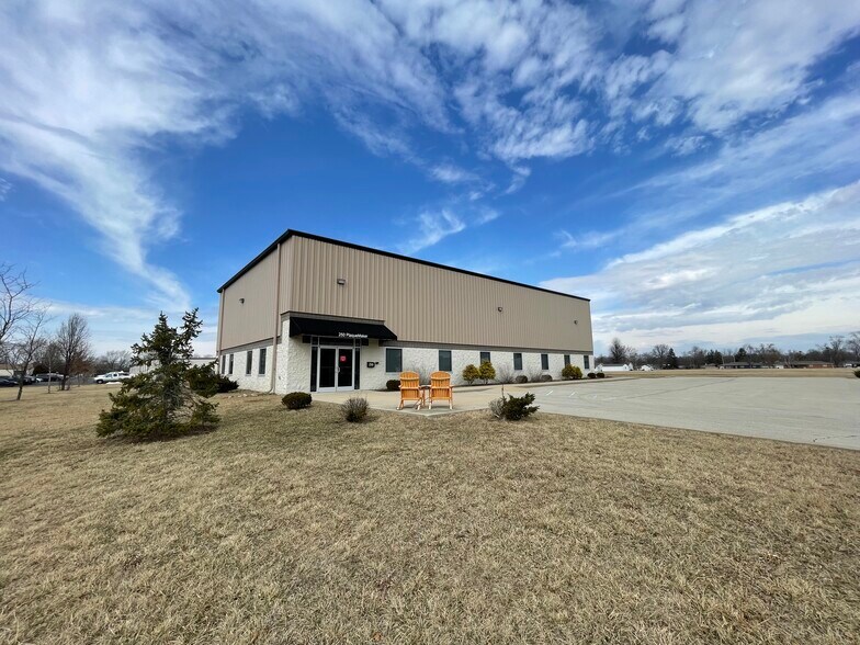 More Photos Of 250 Business Park Dr, Fortville Showroom For Sale