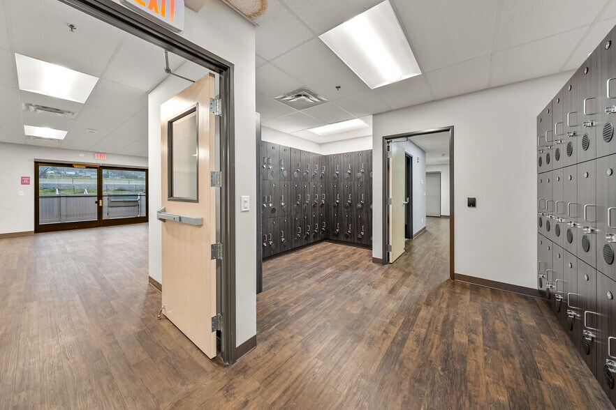 More Photos Of 2166 NW Vine St, Grants Pass Medical For Sale