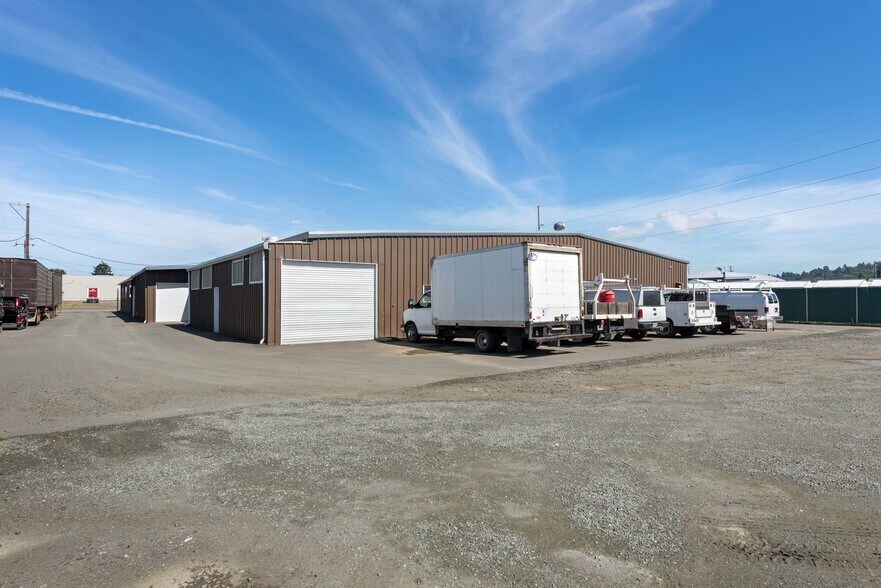 More Photos Of 225 W Lockhart Ave, Coos Bay Warehouse For Sale
