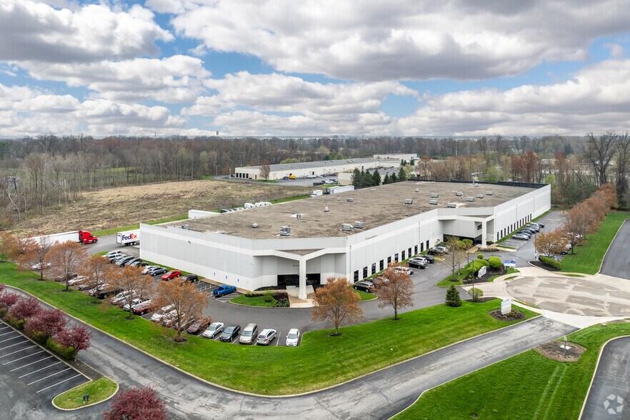 More Photos Of 3445-3455 Millennium Ct, Columbus Distribution For Lease