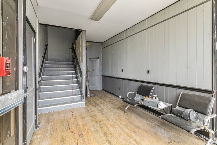 More Photos Of 327-345 E Bay St, Jacksonville Storefront Retail Office For Lease