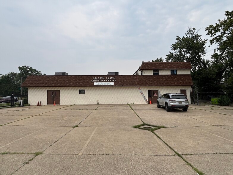 More Photos Of 11250 Hayes St, Detroit Religious Facility For Sale