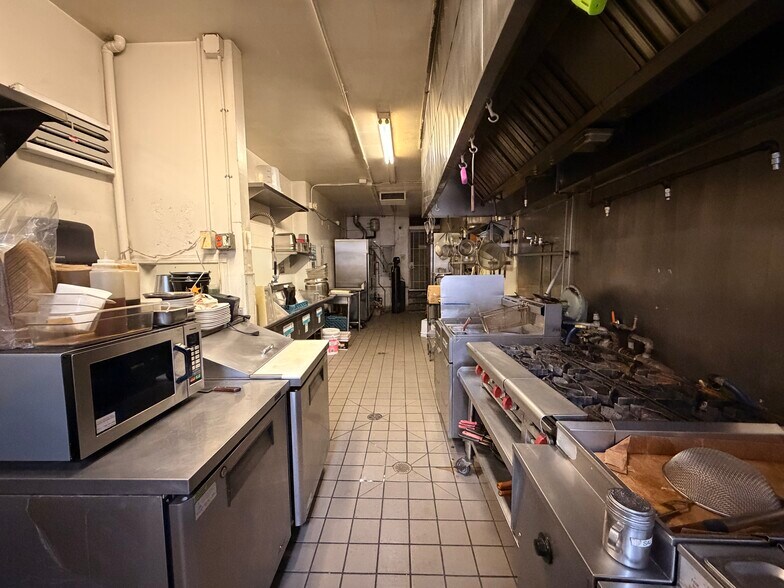 More Photos Of 7455 Melrose Ave, Los Angeles Restaurant For Lease