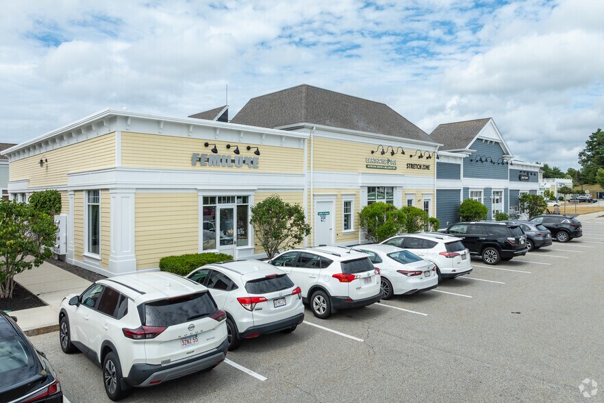 More Photos Of 400-440 Boston Post Rd, Wayland Unknown For Lease